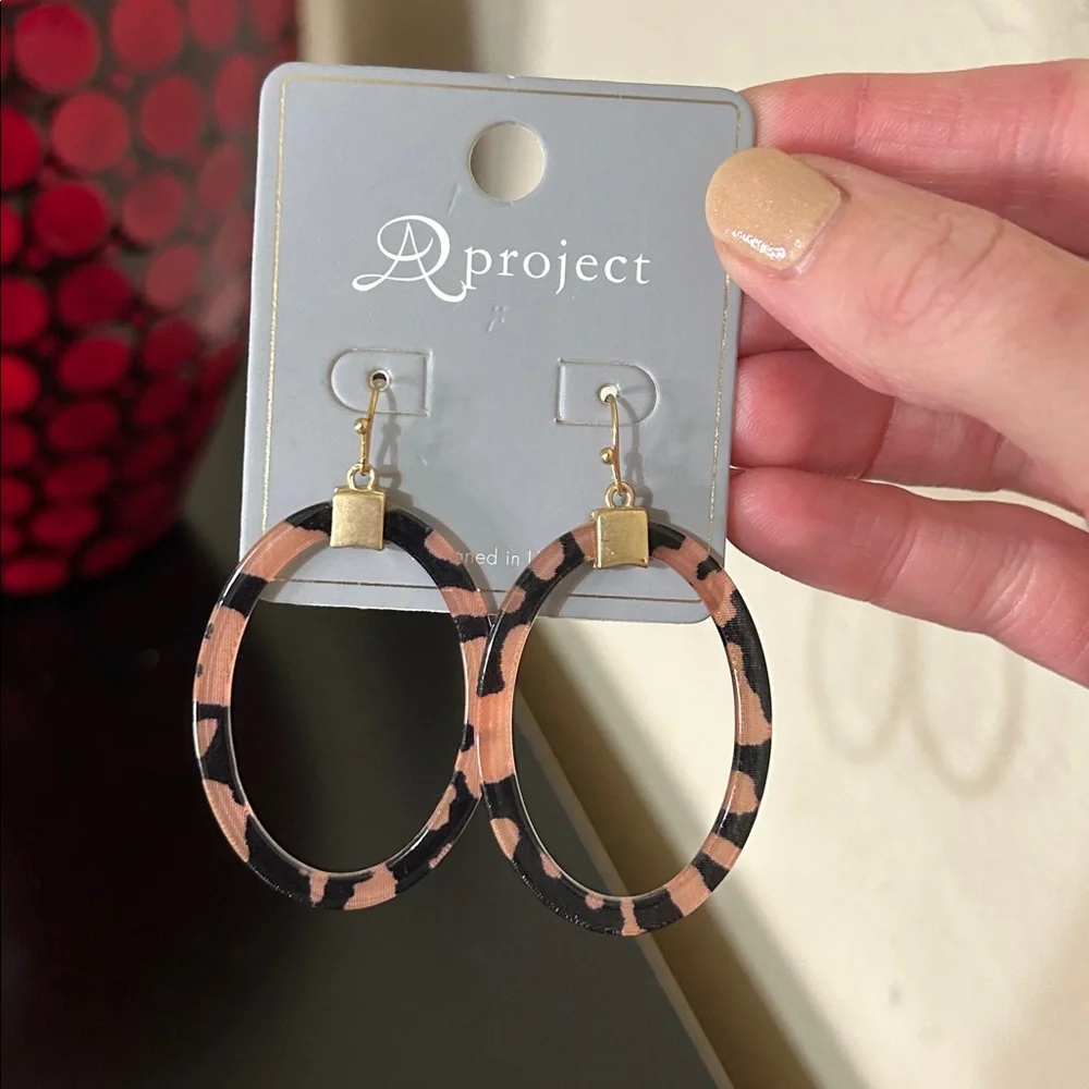 6 Piece Jewelry & Accessory Bundle - Ring Necklace Bracelets Earrings Hair Clip - Picture 10 of 16